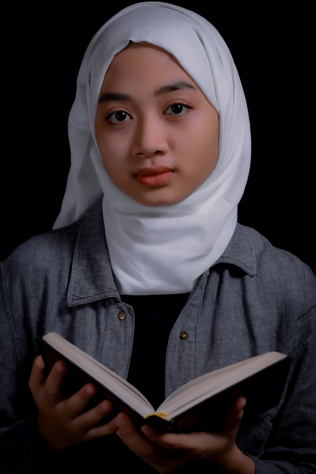 Female Quran teacher